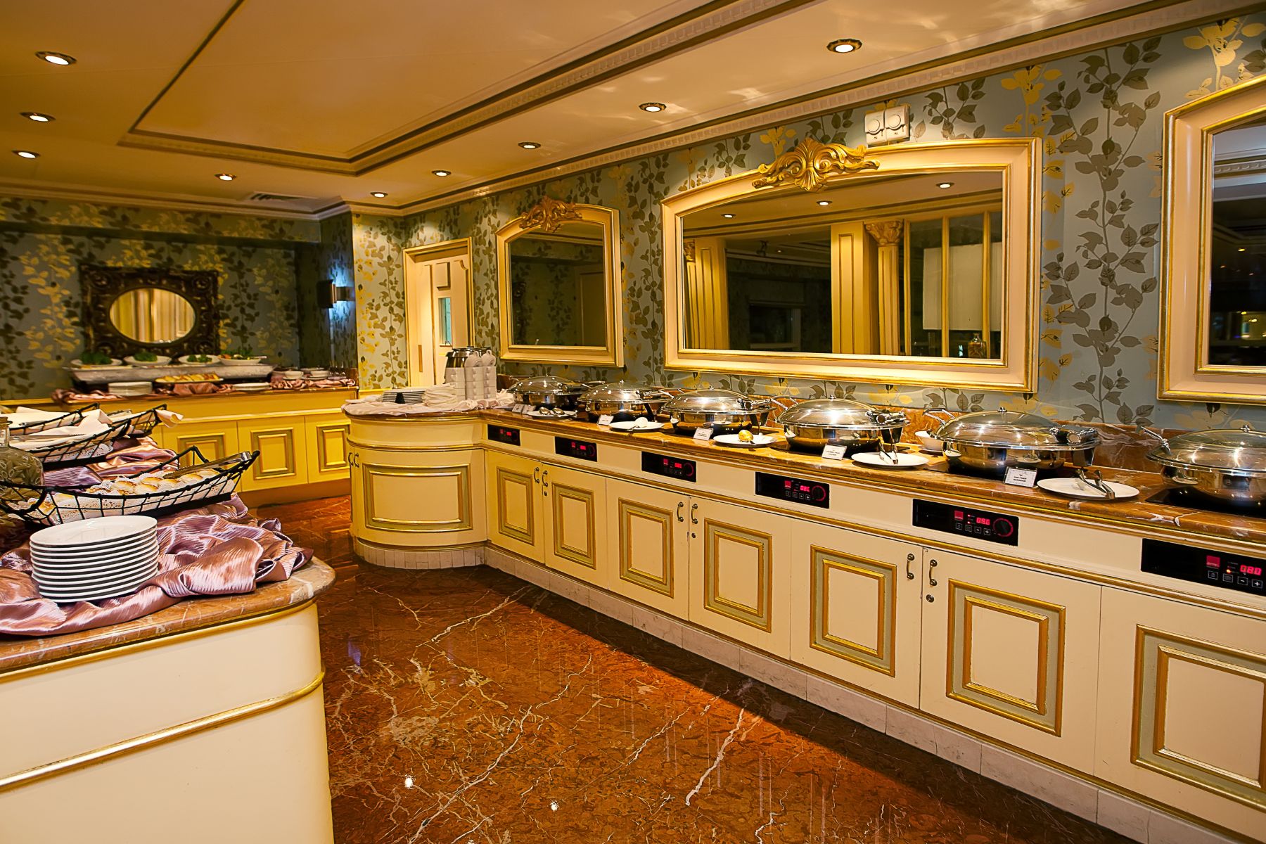 Moscow Hotel Restaurants - Dubai